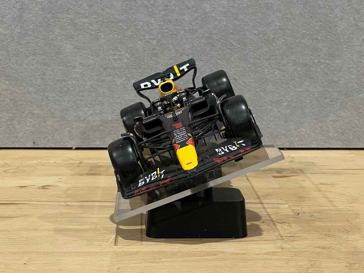 1:24 Scale Model Display Stand | Single Tier (Angled)